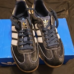 adidas Navy, White & Gold Classic Low-Top Sneakers